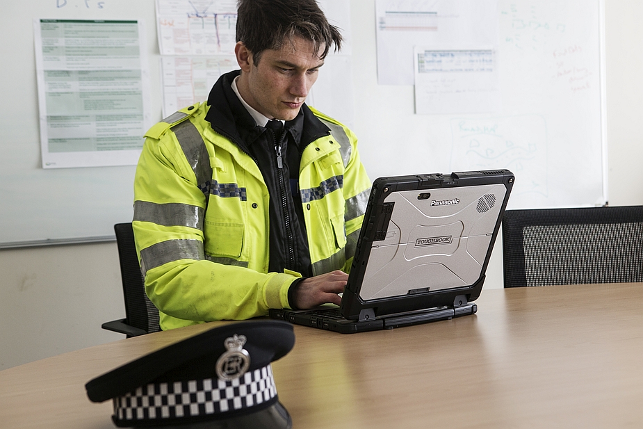 Panasonic Toughbook CF-33 2-in-1 Detachable and Fire and Police